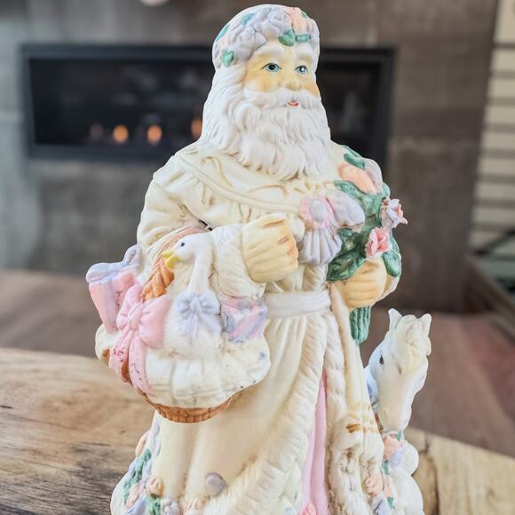 Vintage Victorian Musical Pastel Santa, Plays “White Christmas”, Porcelain 10.5” - Picture 9 of 13